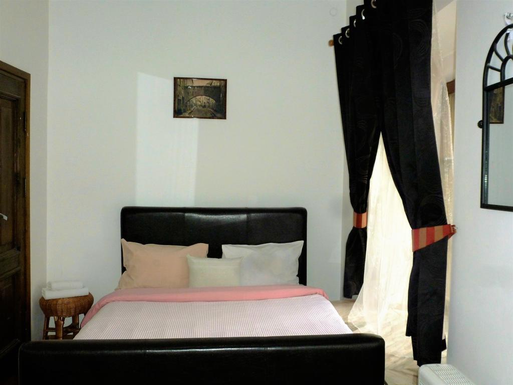Seven Fridays Guest House Vilnius Cameră foto